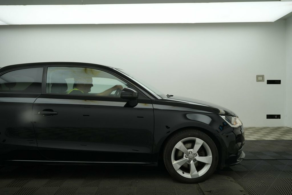 Audi A1 1.6L Sport Black #3