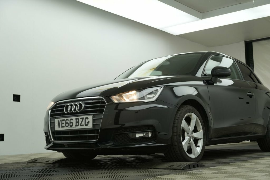 Audi A1 1.6L Sport Black #5
