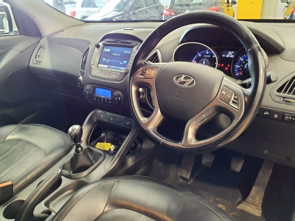 Hyundai Ix35 Crdi Se Nav 4X4 4Wd White #9