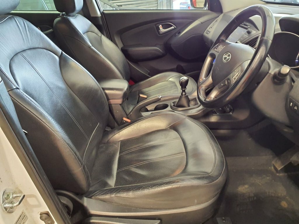Hyundai Ix35 Crdi Se Nav 4X4 4Wd White #10