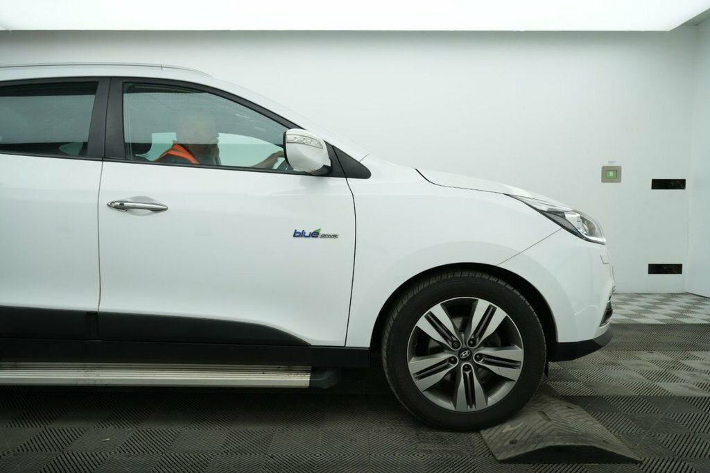 Hyundai Ix35 1.7L Premium Panorama White #3
