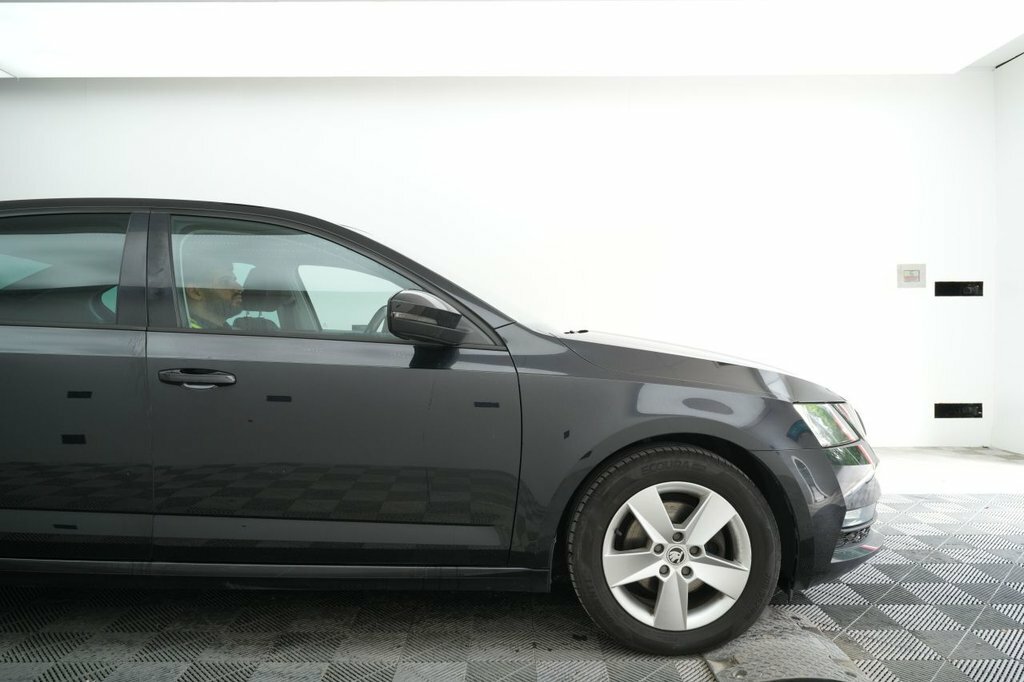 Skoda Octavia 1L Se Black #3