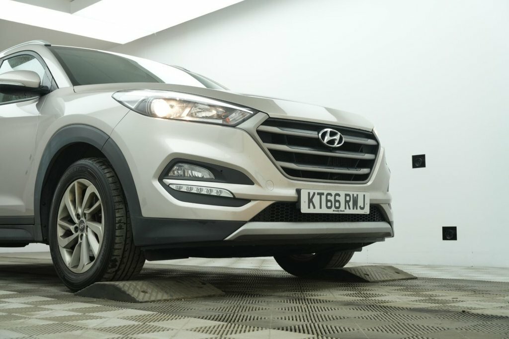 Hyundai Tucson 1.7L Se Nav White #5