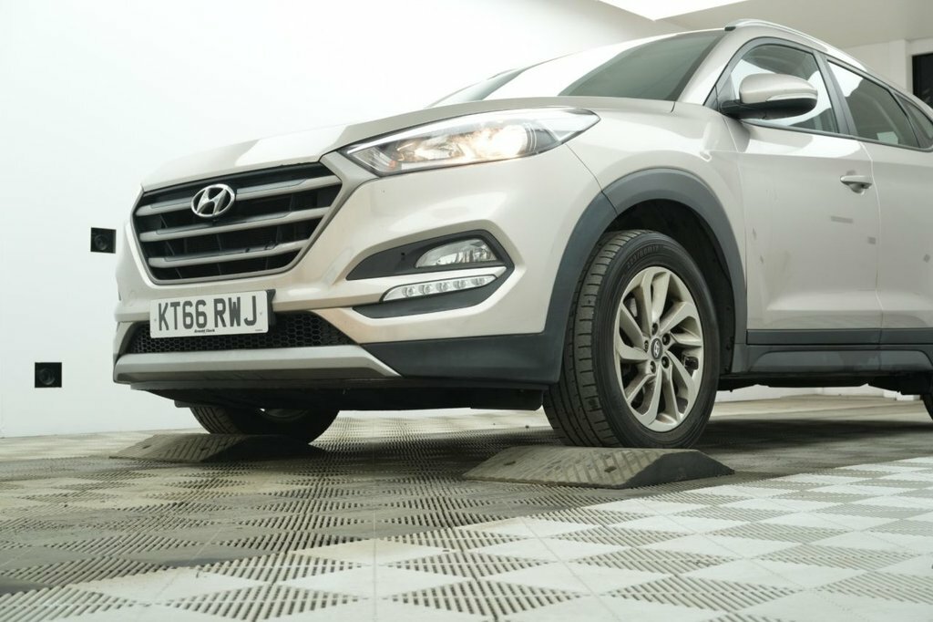 Hyundai Tucson 1.7L Se Nav White #6