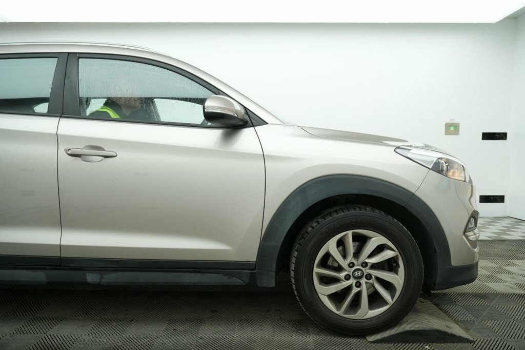Hyundai Tucson 1.7L Se Nav White #3