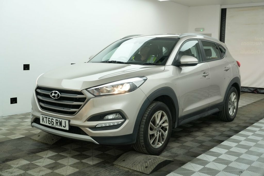 Hyundai Tucson 1.7L Se Nav White #2