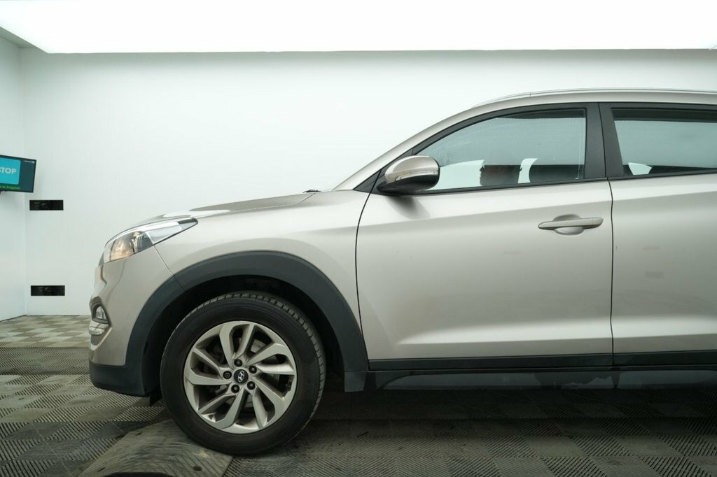 Hyundai Tucson 1.7L Se Nav White #4