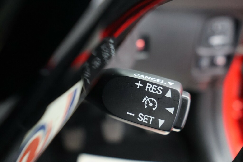 Peugeot 108 1.0 72 Active Red #22