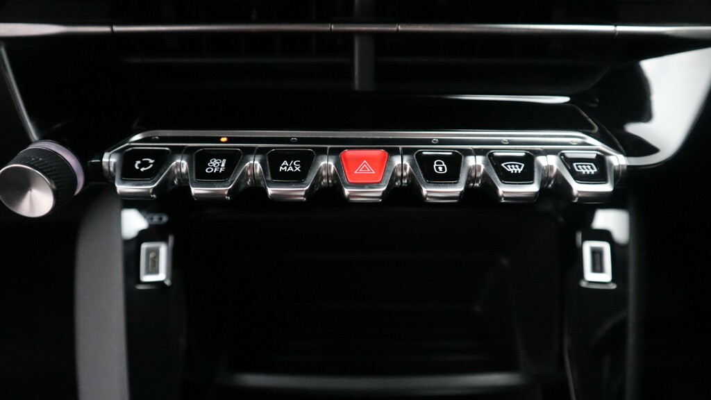 Peugeot e-2008 100Kw Gt Premium 50Kwh Black #25