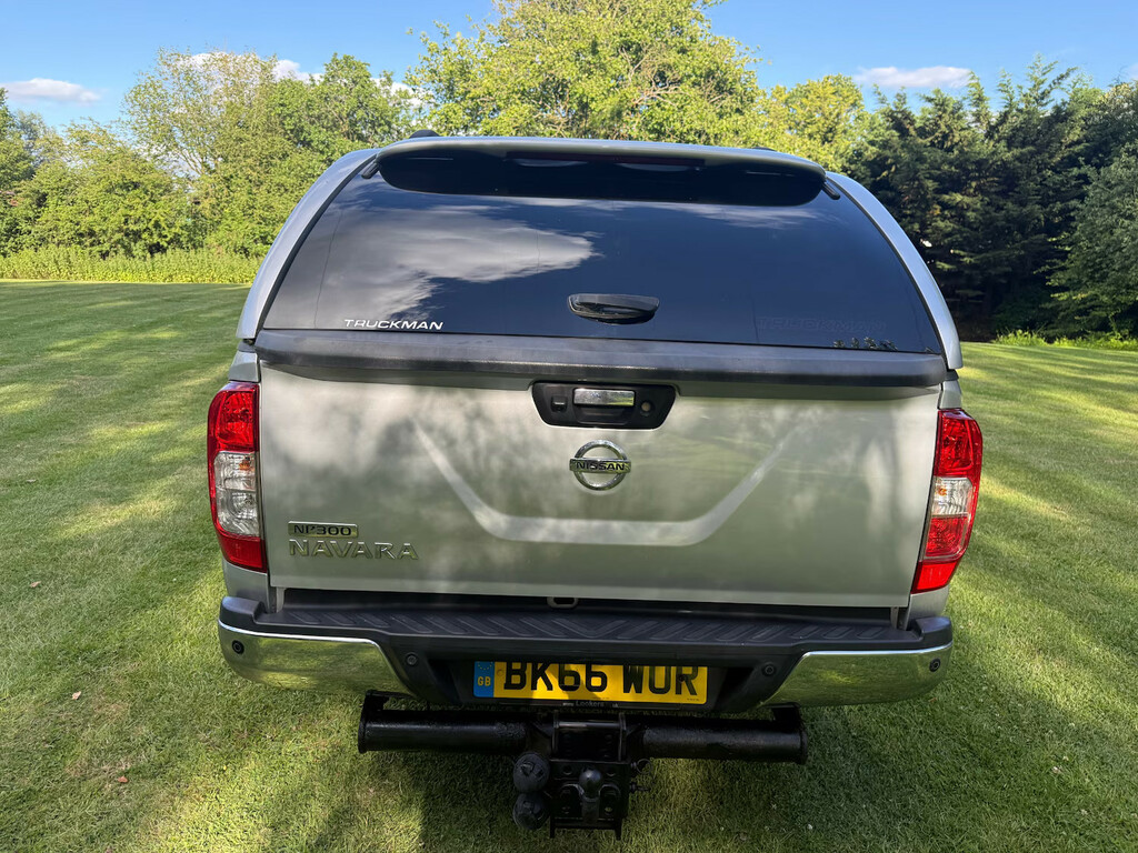 Nissan Navara Double Cab Pick Up Tekna 2.3Dci 190 4Wd Pick Up Di Silver #5