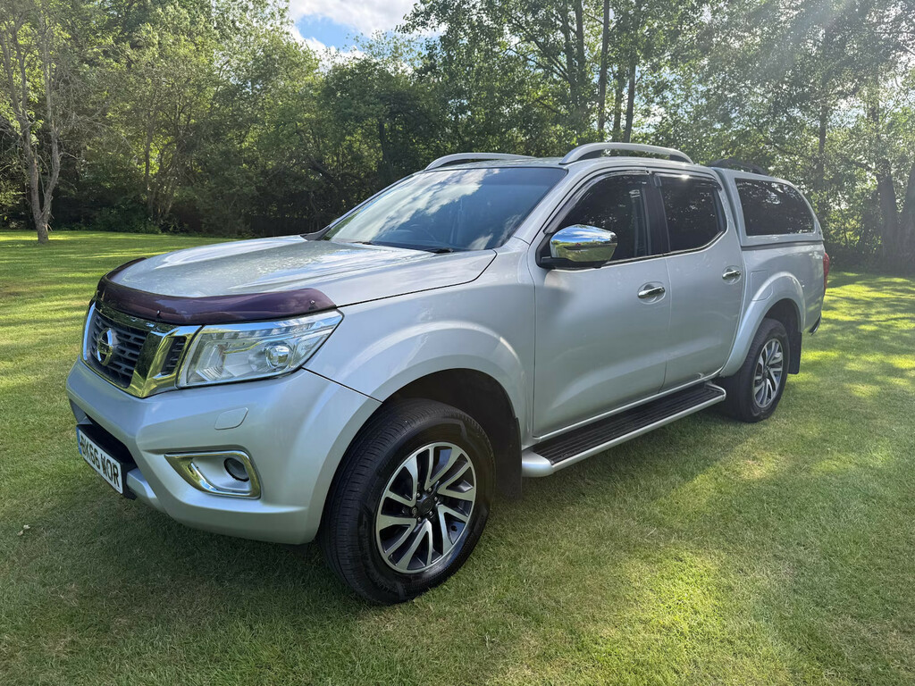Nissan Navara Double Cab Pick Up Tekna 2.3Dci 190 4Wd Pick Up Di Silver #3