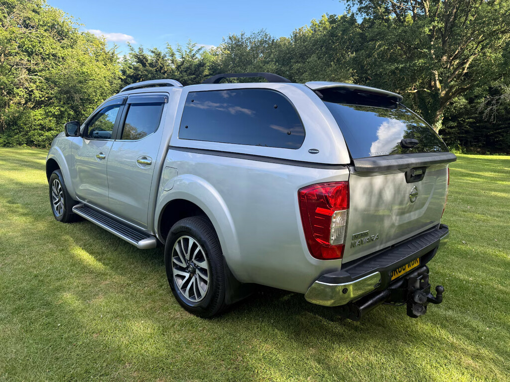 Nissan Navara Double Cab Pick Up Tekna 2.3Dci 190 4Wd Pick Up Di Silver #4