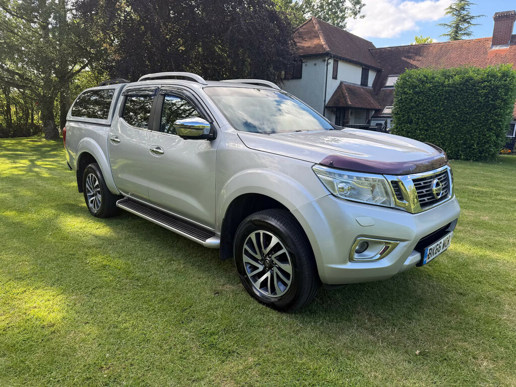 Nissan Navara Double Cab Pick Up Tekna 2.3Dci 190 4Wd Pick Up Di Silver