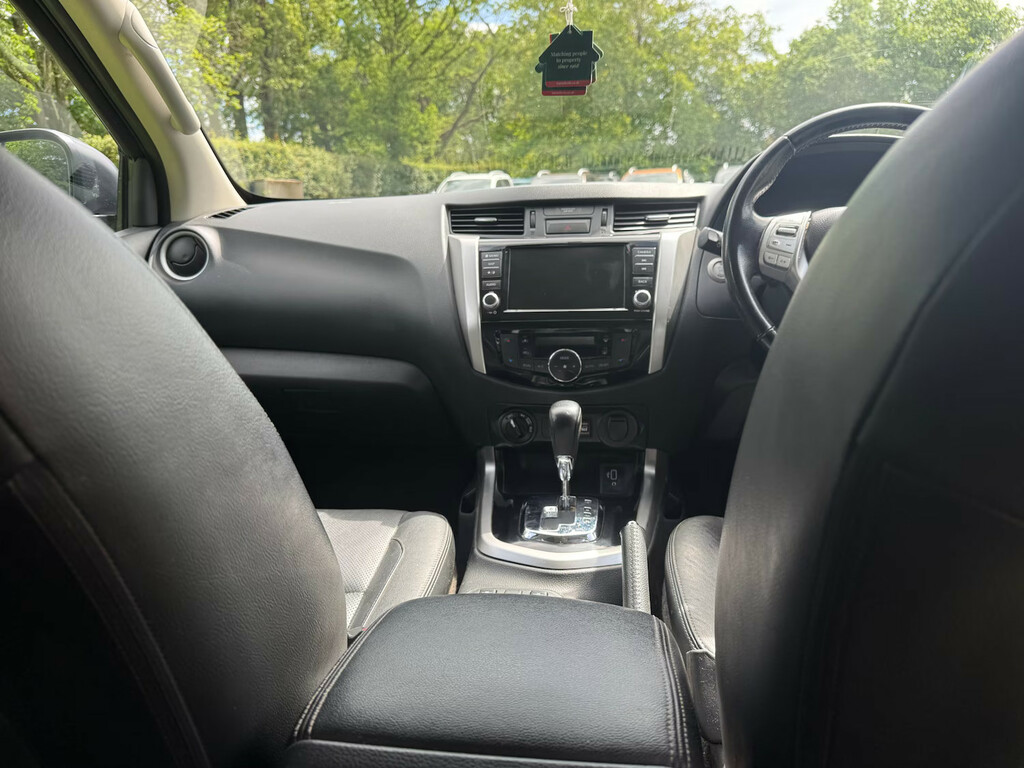 Nissan Navara Navara Tekna Dci White #11
