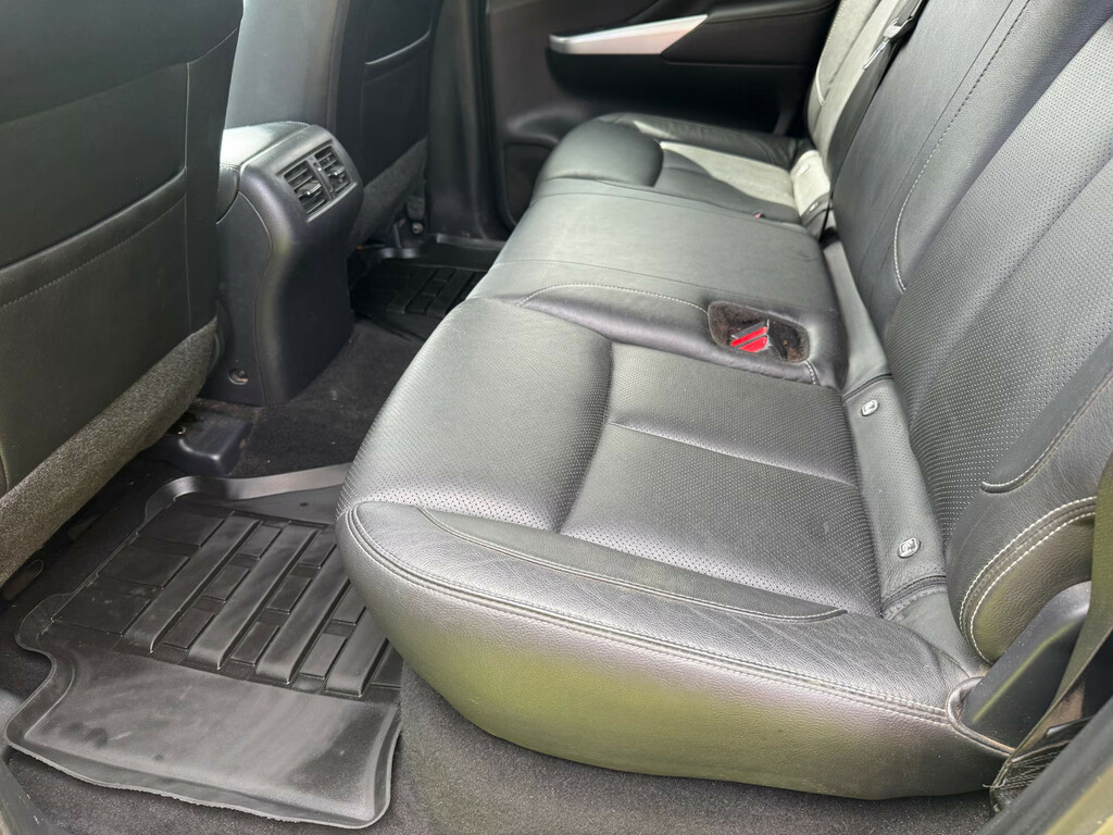 Nissan Navara Navara Tekna Dci White #8