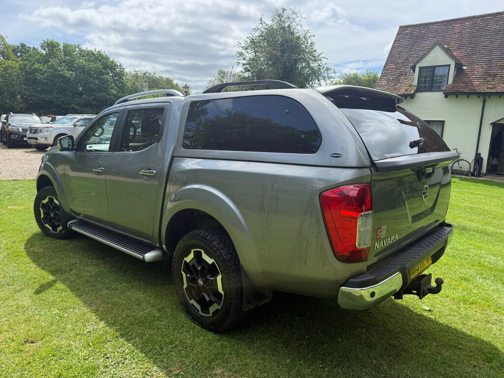 Nissan Navara Navara Tekna Dci White #4