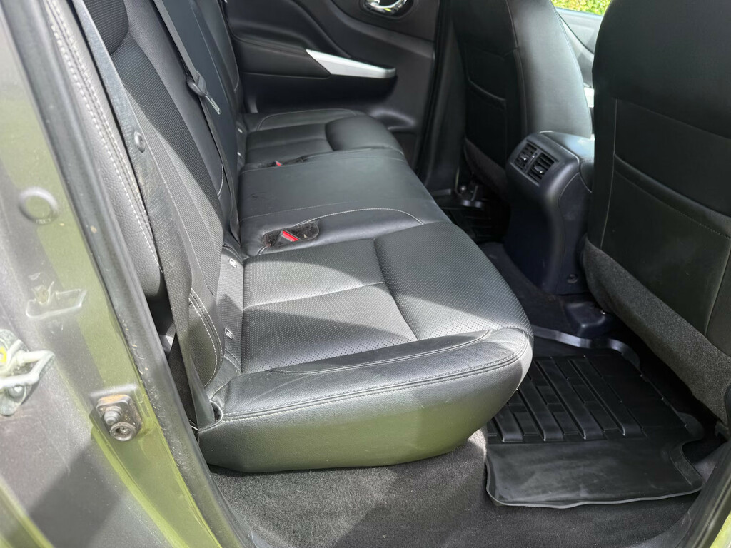 Nissan Navara Navara Tekna Dci White #10