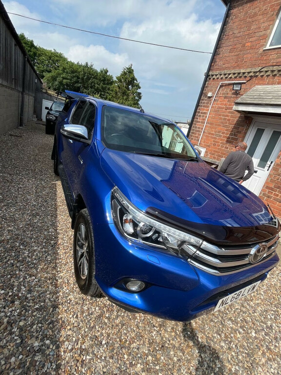 Toyota HILUX Invincible D Cab Pick Up 2.4 D-4d Pick Up M Blue