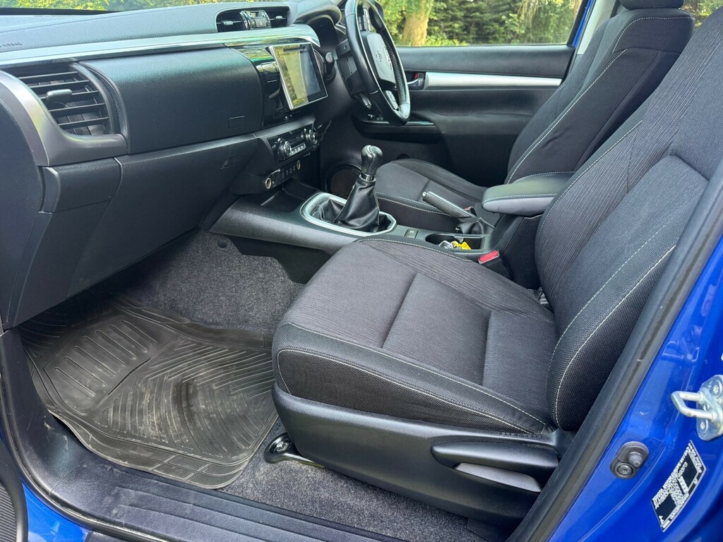 Toyota HILUX Active 4Wd D-4d Dcb White #8