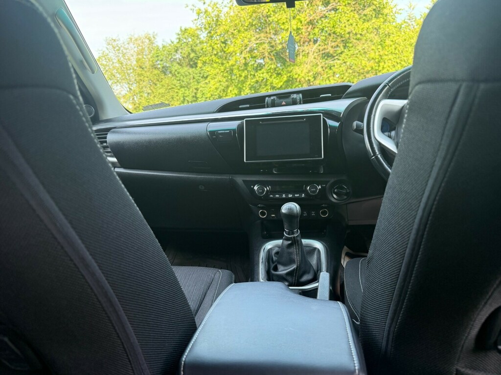 Toyota HILUX Active 4Wd D-4d Dcb White #11