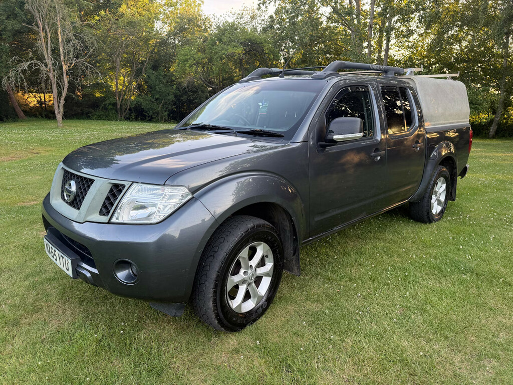 Nissan Navara Double Cab Pick Up Visia 2.5Dci 144 4Wd Double Cab Grey