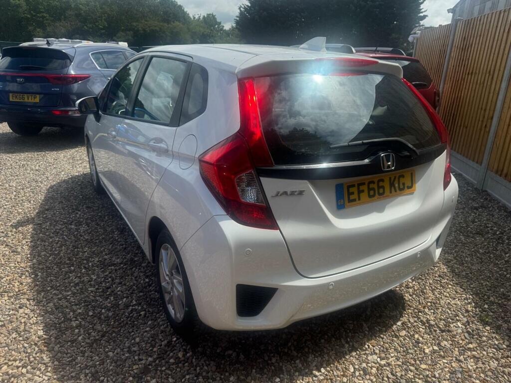 Honda Jazz Hatchback 1.3 I-vtec Se Navi Euro 6 Ss 201 EF66KGJ White #3