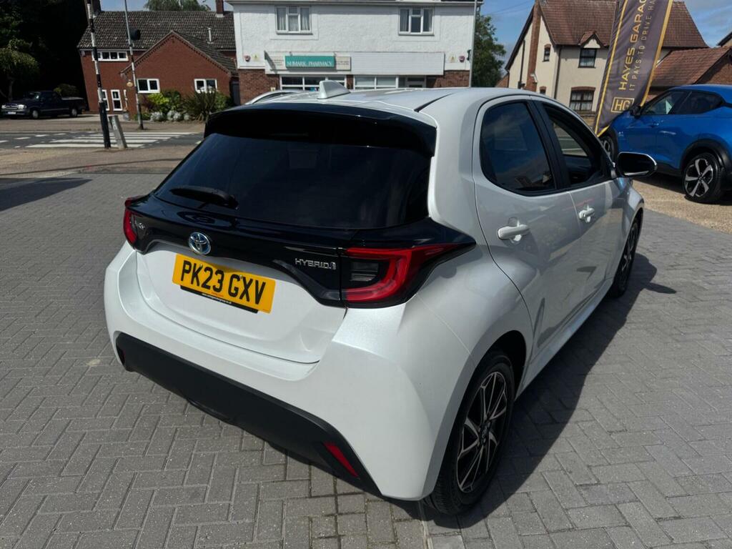 Toyota Yaris Hatchback 1.5 Vvt-h Design E-cvt Euro 6 Ss PK23GXV White #2