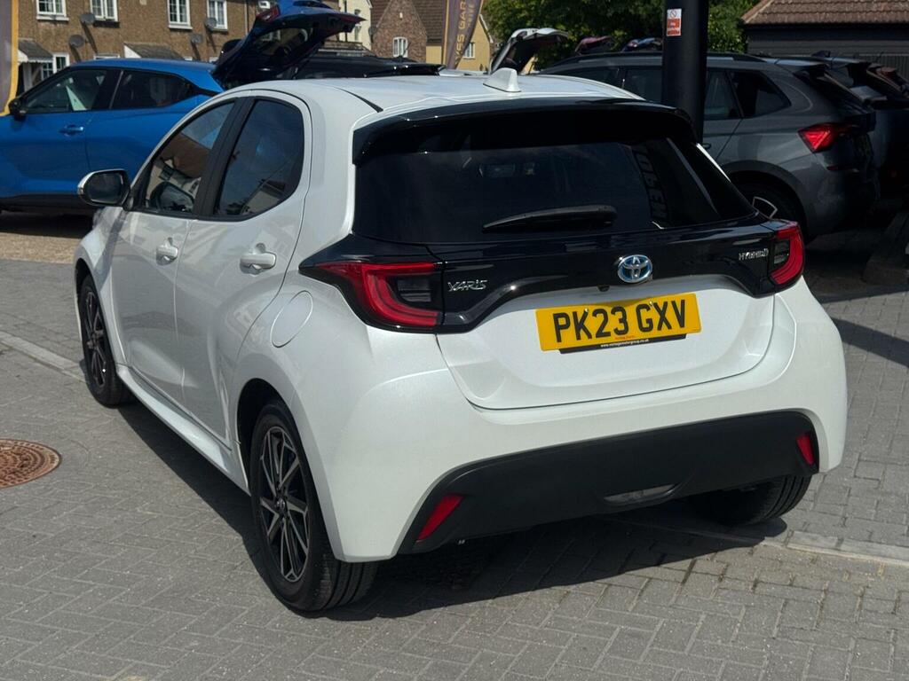 Toyota Yaris Hatchback 1.5 Vvt-h Design E-cvt Euro 6 Ss PK23GXV White #4