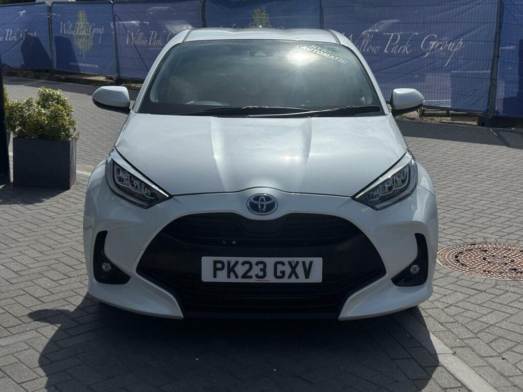Toyota Yaris Hatchback 1.5 Vvt-h Design E-cvt Euro 6 Ss PK23GXV White #3
