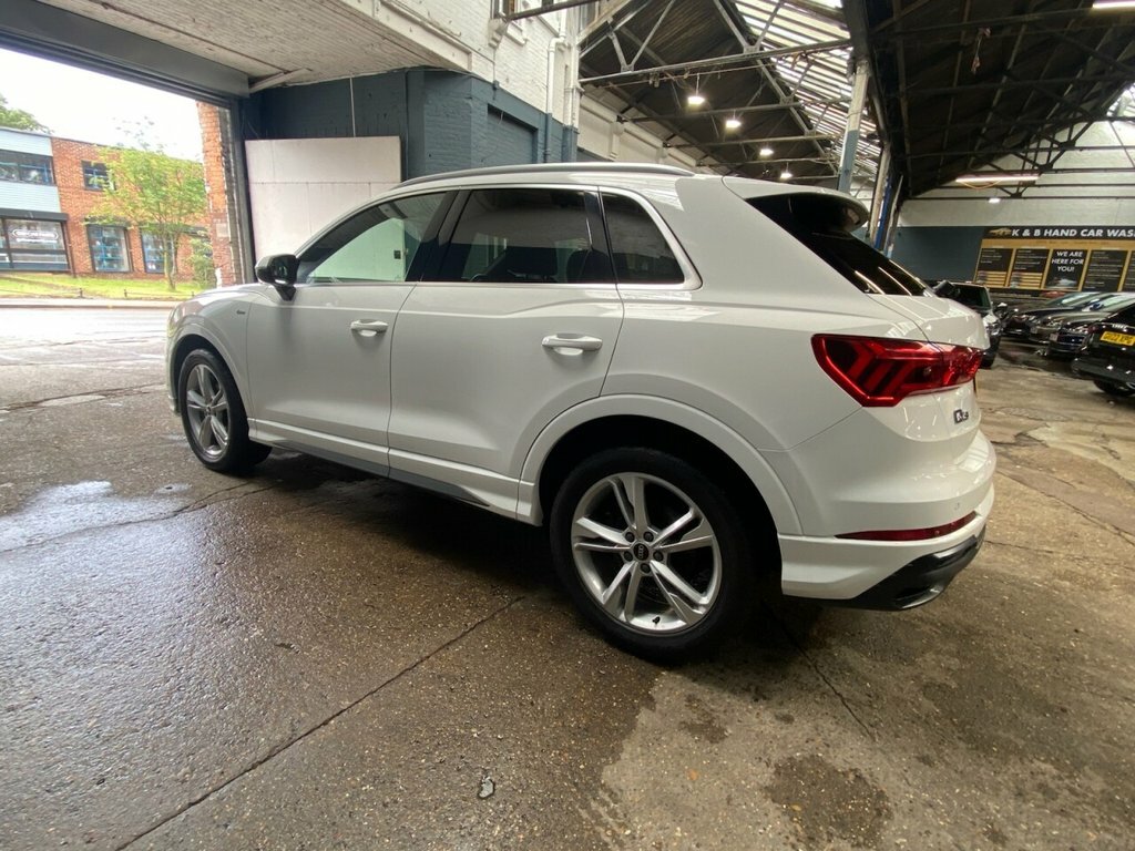 Audi Q3 1.5L S Line MW21UOH White #5