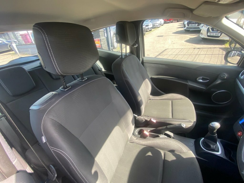 Renault Clio 1.6 Initiale Tomtom Vvt 110 Bhp Blue #40