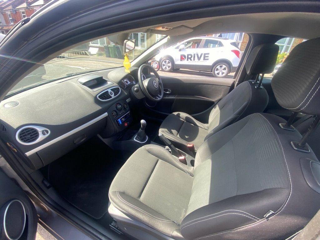 Renault Clio 1.6 Initiale Tomtom Vvt 110 Bhp Blue #19
