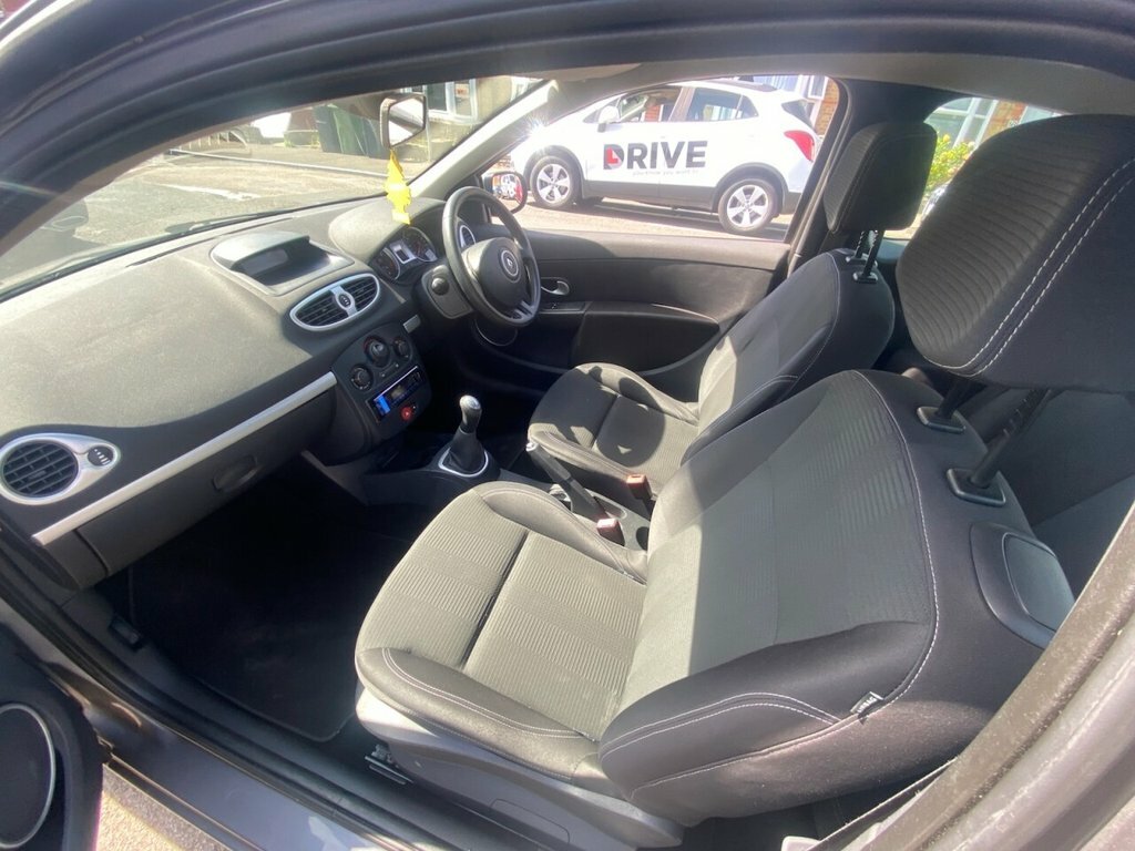 Renault Clio 1.6 Initiale Tomtom Vvt 110 Bhp Blue #75