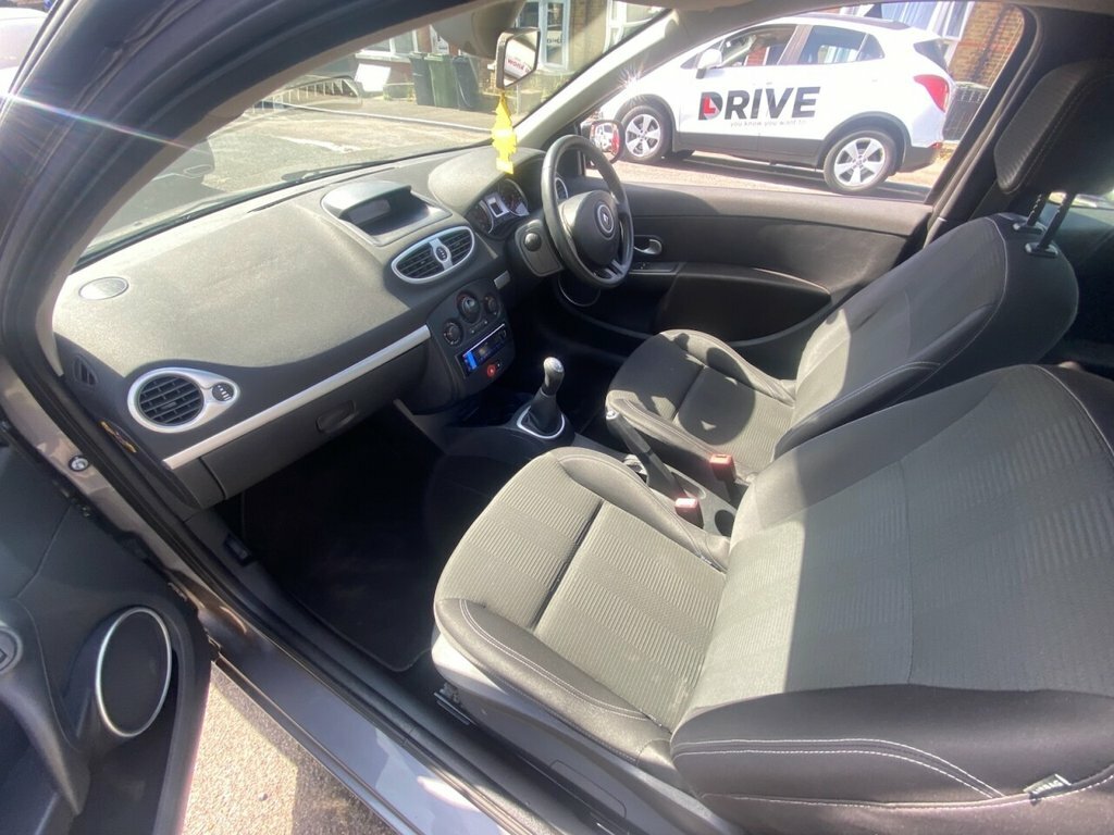 Renault Clio 1.6 Initiale Tomtom Vvt 110 Bhp Blue #5