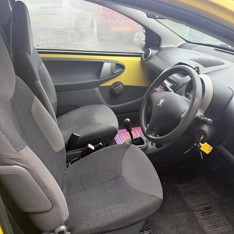 Peugeot 107 1.0 Urban Yellow #5