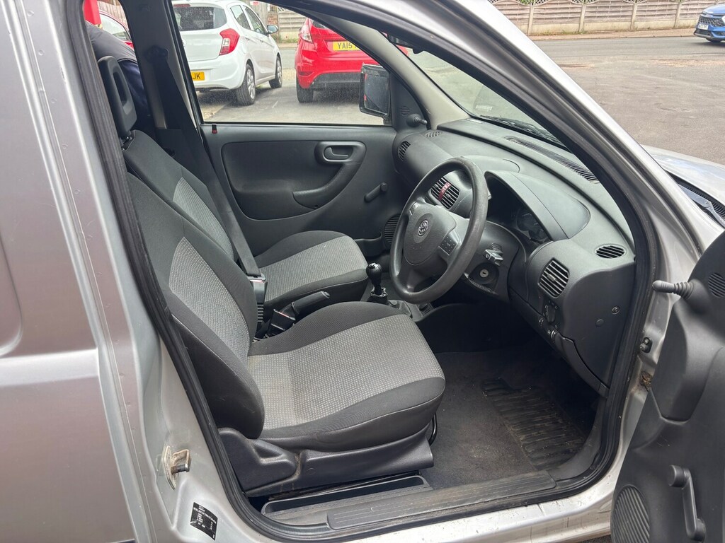 Vauxhall Combo Estate Blue #8