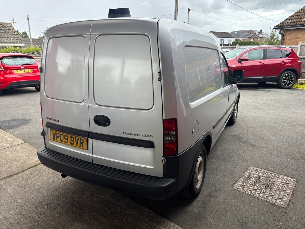 Vauxhall Combo Estate Blue #4