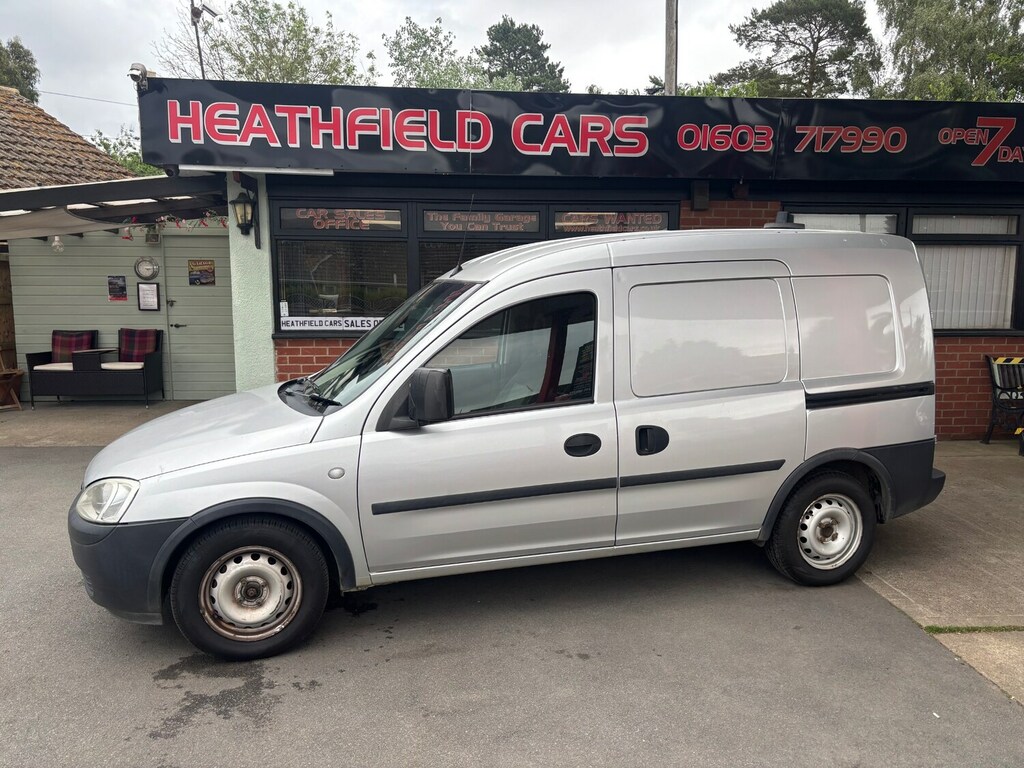 Vauxhall Combo Estate Blue #1