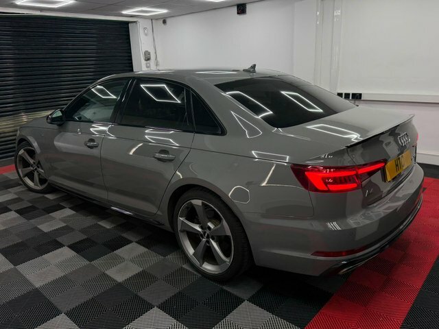 Audi A4 Tfsi 35 Black Edition Black #4
