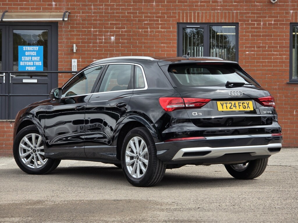 Audi Q3 1.5 Tfsi Cod 35 Sport Black #2