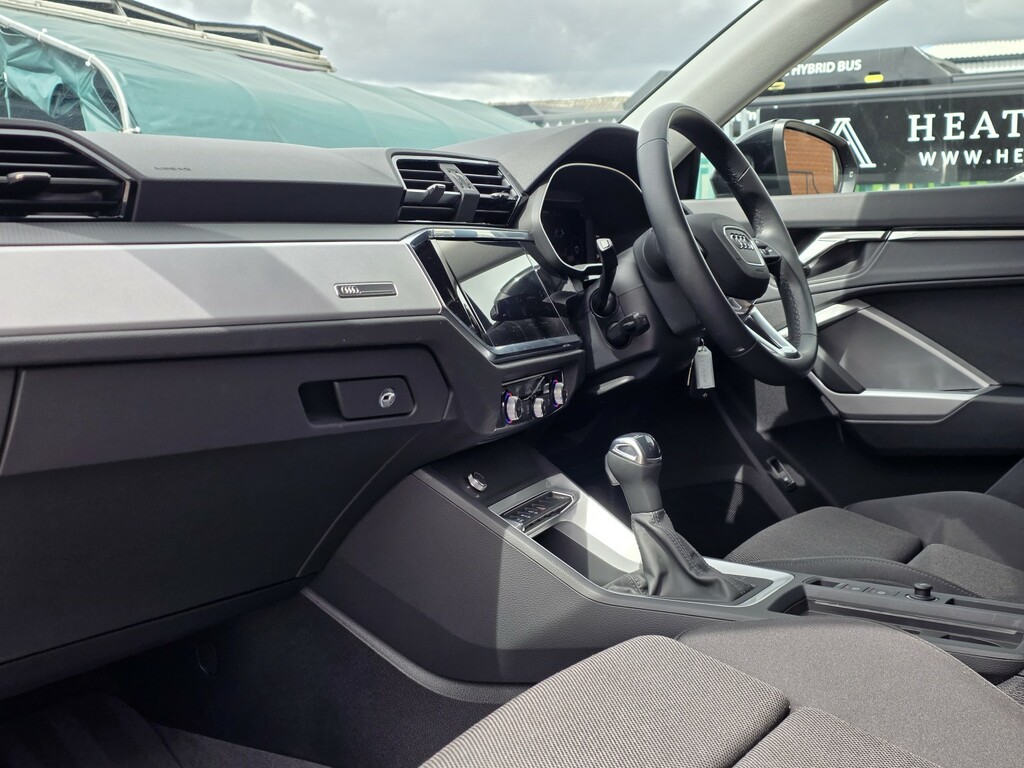 Audi Q3 1.5 Tfsi Cod 35 Sport Black #3
