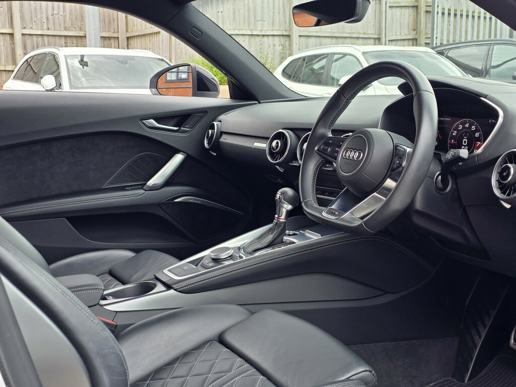 Audi TTS 2.0 Tfsi Black Edition White #4