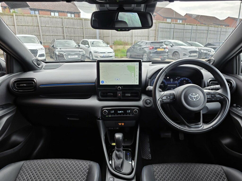 Toyota Yaris 1.5 Vvt-h Premiere Edition MP24KVM White #4