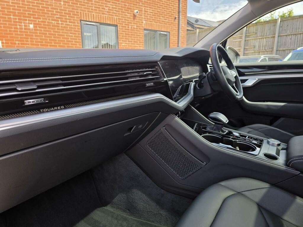 Volkswagen Touareg 3.0 V6 Tsi Ehybrid 14.3Kwh Elegance Black #3