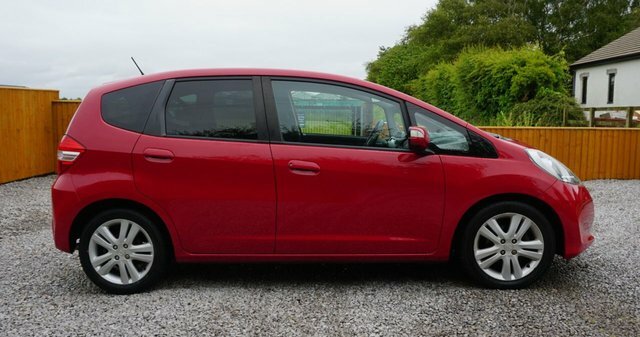 Honda Jazz I-vtec Es Plus Hatchback Red #3