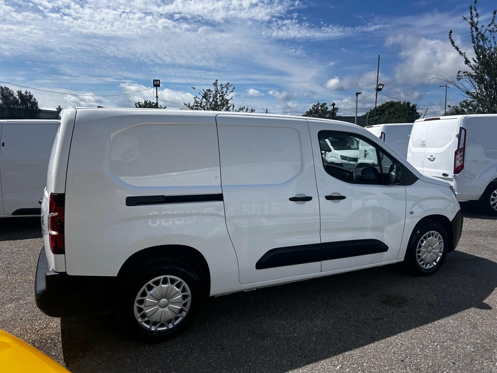 Peugeot Partner Diesel White #8