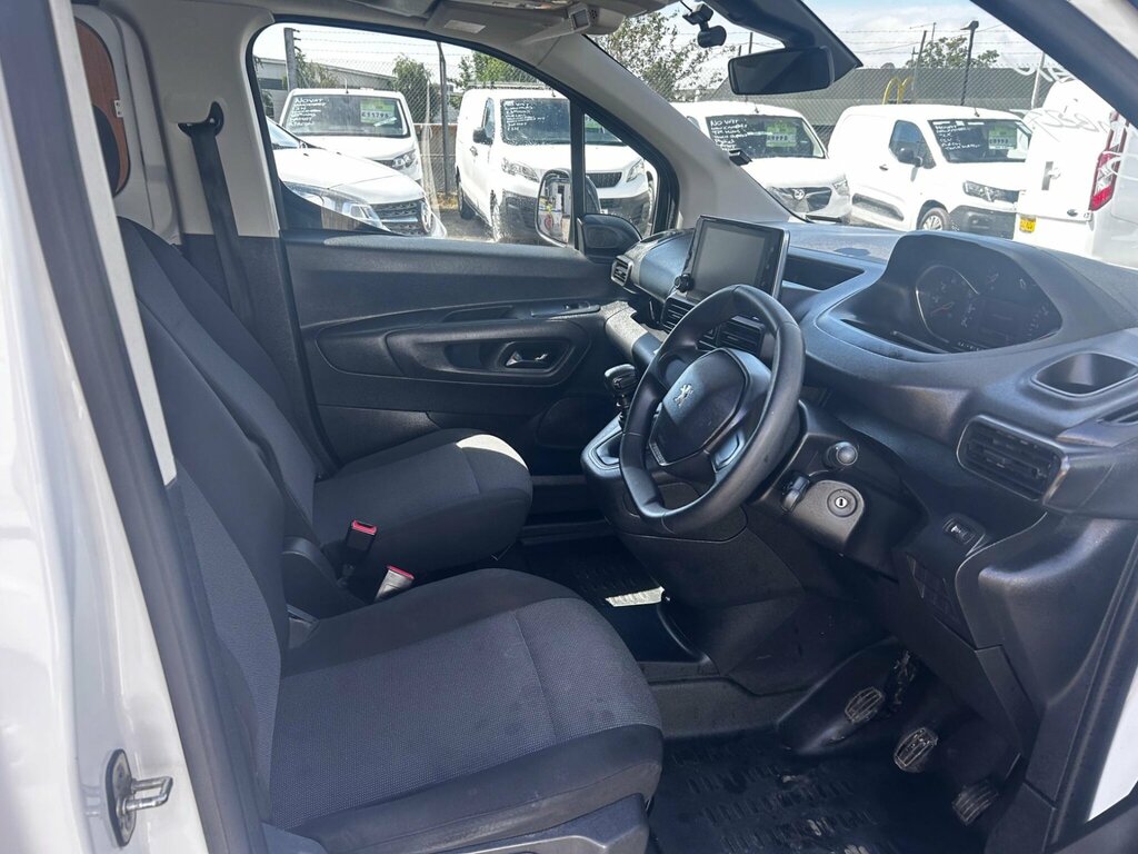 Peugeot Partner Diesel White #11