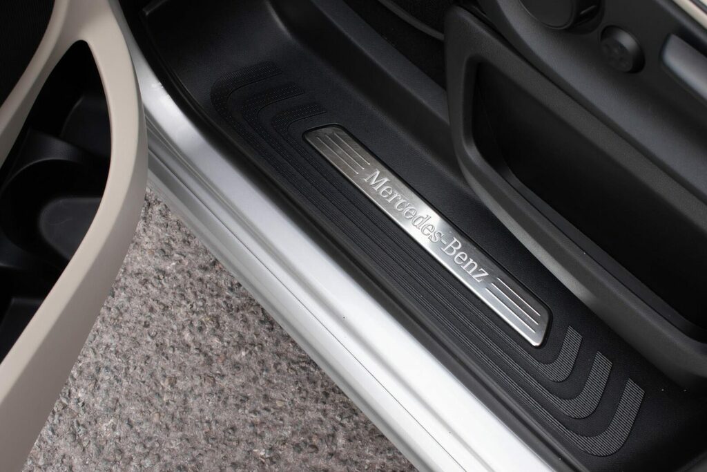 Mercedes-Benz V Class Mpv Black #48