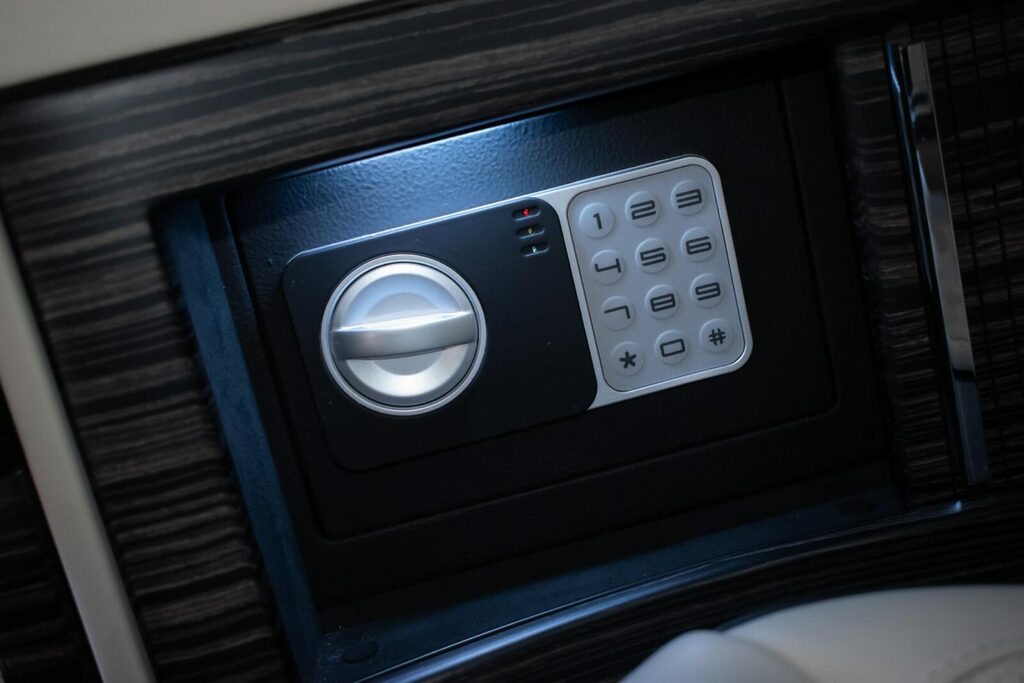 Mercedes-Benz V Class Mpv Black #32