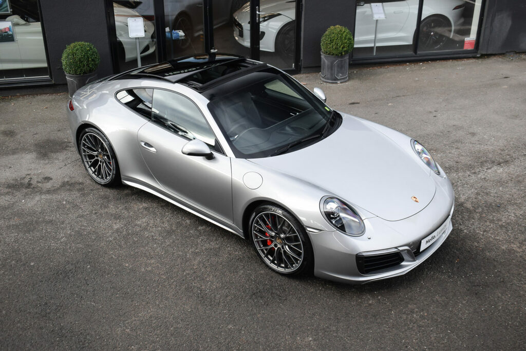 Porsche 911 Porsche 911 Carrera 4 Gts S-a Black #37